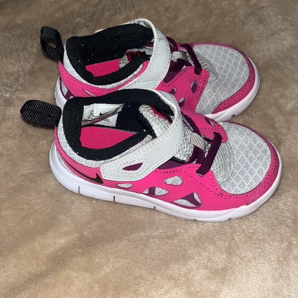 EUC Nike Free toddler sneakers - Picture 2 of 4